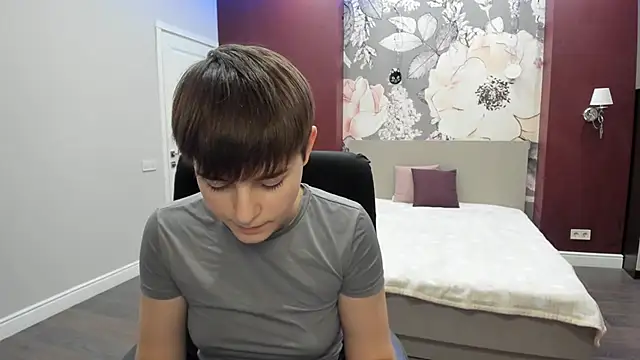 EmiliaYours online show from 11.22.25