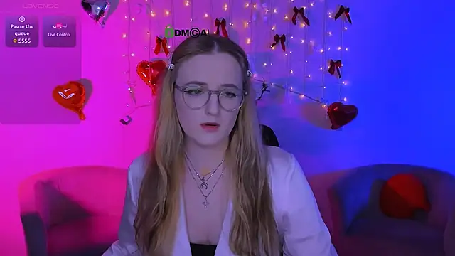 luna berryy online show from 04.24.26