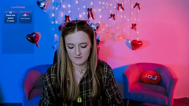 luna berryy online show from 04.28.26
