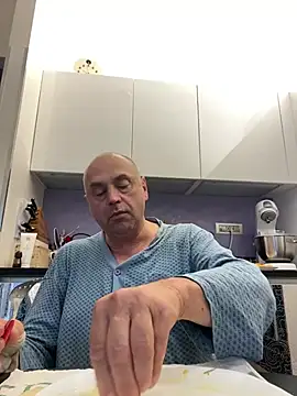 Snapshot of pantomax chatting on 06.17.26 pantomax online show from 06.17.26