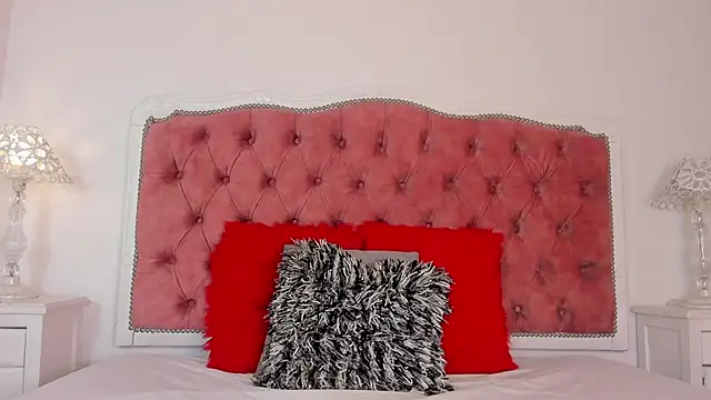 Snapshot of amberlitle chatting on 09.30.25 amberlitle online show from 09.30.25