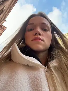 Snapshot of KitteCat chatting on 10.27.25 KitteCat online show from 10.27.25