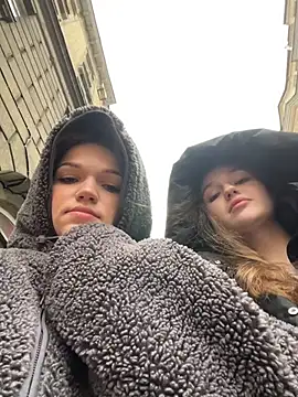 Snapshot of KitteCat chatting on 11.21.25 KitteCat online show from 11.21.25