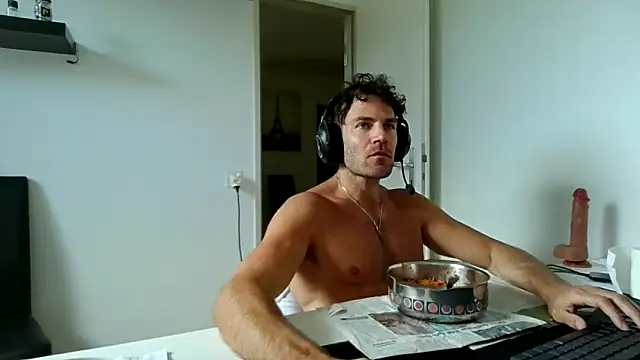 Snapshot of alpha-hunk chatting on 04.29.26 alpha-hunk online show from 04.29.26