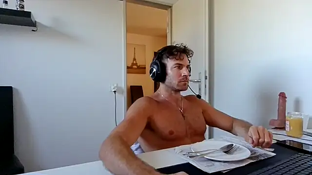 Snapshot of alpha-hunk chatting on 04.30.26 alpha-hunk online show from 04.30.26