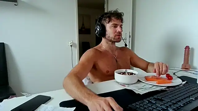 Snapshot of alpha-hunk chatting on 05.06.26 alpha-hunk online show from 05.06.26