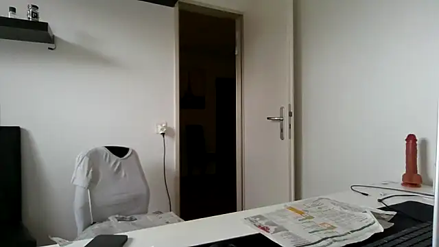 Snapshot of alpha-hunk chatting on 05.07.26 alpha-hunk online show from 05.07.26