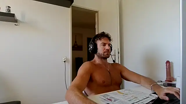 Snapshot of alpha-hunk chatting on 05.09.26 alpha-hunk online show from 05.09.26