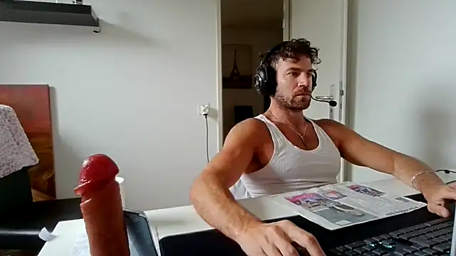 Snapshot of alpha-hunk chatting on 05.11.26 alpha-hunk online show from 05.11.26