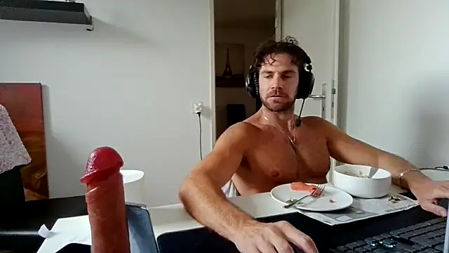 Snapshot of alpha-hunk chatting on 05.11.26 alpha-hunk online show from 05.11.26
