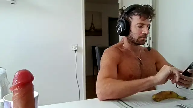Snapshot of alpha-hunk chatting on 05.16.26 alpha-hunk online show from 05.16.26