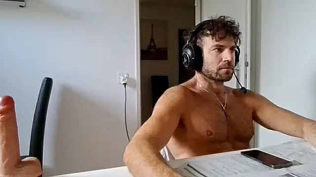 Snapshot of alpha-hunk chatting on 05.16.26 alpha-hunk online show from 05.16.26