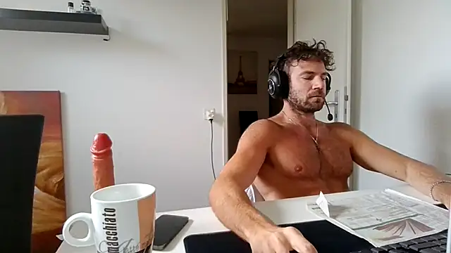 Snapshot of alpha-hunk chatting on 05.19.26 alpha-hunk online show from 05.19.26