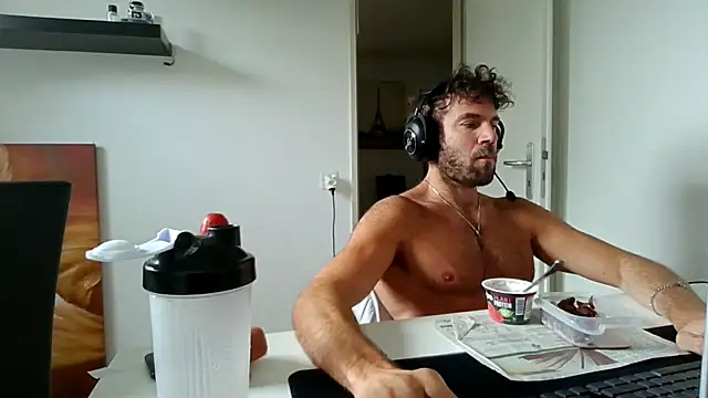 Snapshot of alpha-hunk chatting on 05.20.26 alpha-hunk online show from 05.20.26