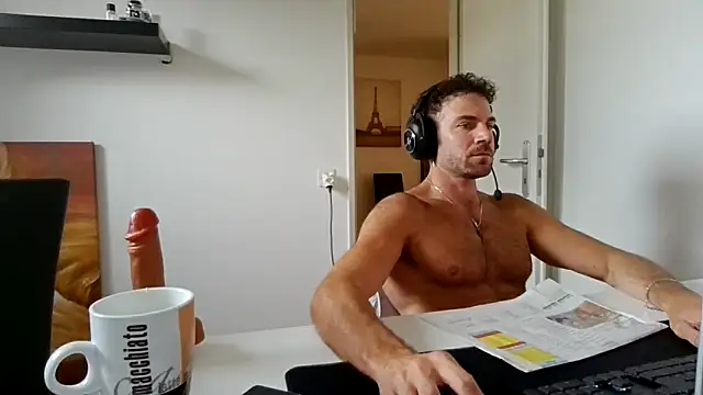 Snapshot of alpha-hunk chatting on 05.21.26 alpha-hunk online show from 05.21.26