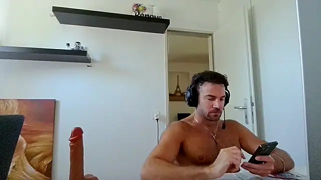 Snapshot of alpha-hunk chatting on 05.22.26 alpha-hunk online show from 05.22.26