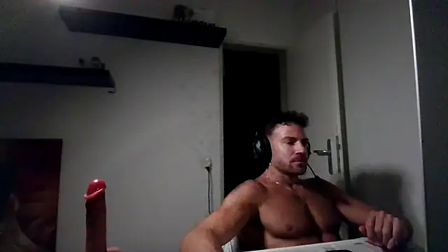 Snapshot of alpha-hunk chatting on 05.22.26 alpha-hunk online show from 05.22.26