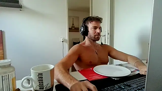Snapshot of alpha-hunk chatting on 06.05.26 alpha-hunk online show from 06.05.26