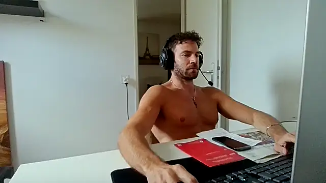 Snapshot of alpha-hunk chatting on 06.06.26 alpha-hunk online show from 06.06.26
