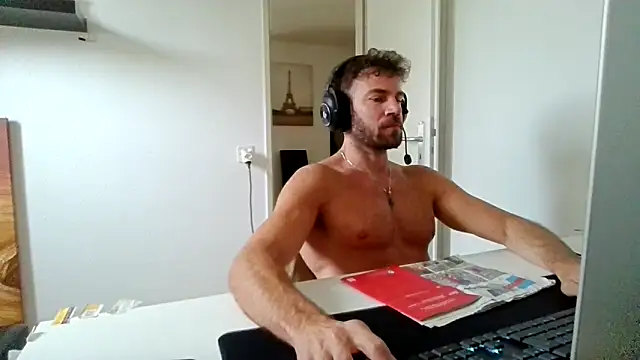 Snapshot of alpha-hunk chatting on 06.09.26 alpha-hunk online show from 06.09.26