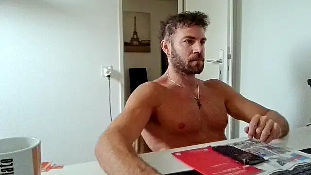 Snapshot of alpha-hunk chatting on 06.10.26 alpha-hunk online show from 06.10.26