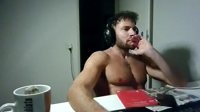 Snapshot of alpha-hunk chatting on 06.10.26 alpha-hunk online show from 06.10.26