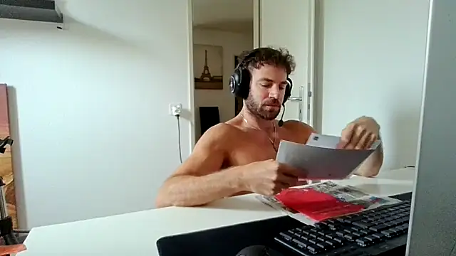Snapshot of alpha-hunk chatting on 06.12.26 alpha-hunk online show from 06.12.26
