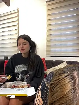 Snapshot of Kyna_euphoria chatting on 02.19.25 Kyna euphoria online show from 02.19.25