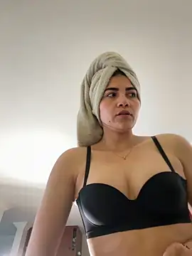 aurora divine online show from 10.22.25