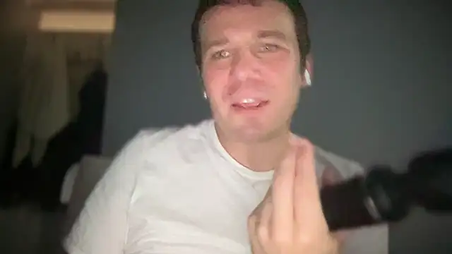 Snapshot of GotItGoin chatting on 09.18.25 GotItGoin online show from 09.18.25