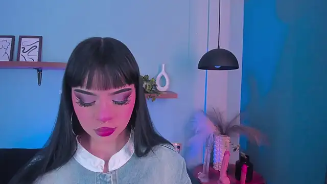 Snapshot of maddy_walker chatting on 11.13.25 maddy walker online show from 11.13.25