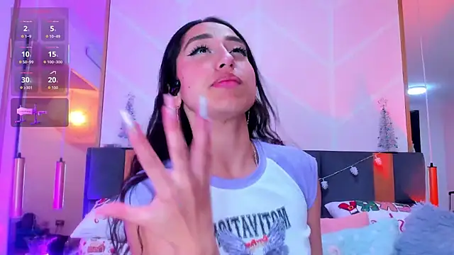 Snapshot of MadyJackson chatting on 12.03.25 MadyJackson online show from 12.03.25