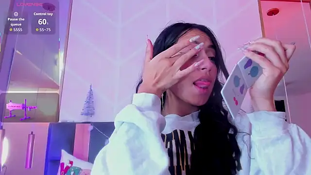 Snapshot of MadyJackson chatting on 12.15.25 MadyJackson online show from 12.15.25