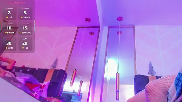 Snapshot of MadyJackson chatting on 12.17.25 MadyJackson online show from 12.17.25