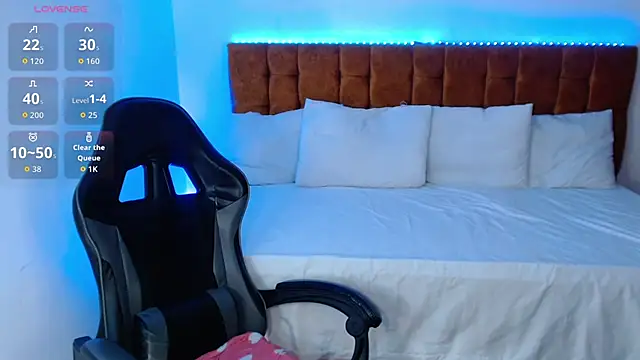 Snapshot of alexiaaross chatting on 11.20.25 alexiaaross online show from 11.20.25