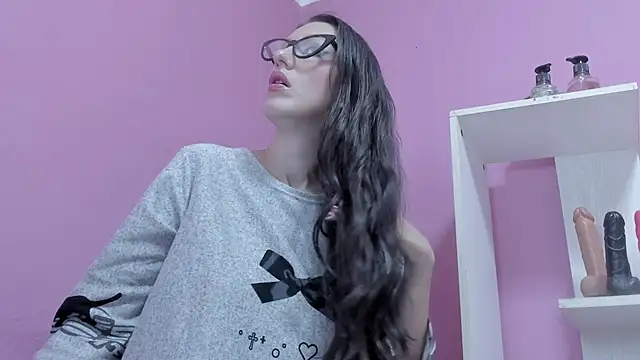 Snapshot of LolaBoobs chatting on 11.17.25 LolaBoobs online show from 11.17.25