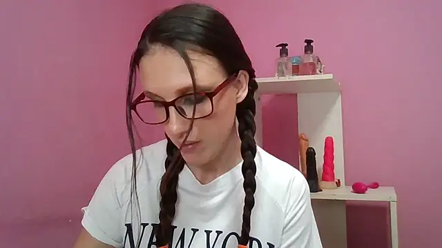 Snapshot of LolaBoobs chatting on 01.18.26 LolaBoobs online show from 01.18.26