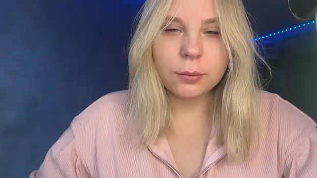 Snapshot of Thalia__Star chatting on 12.16.25 Thalia Star online show from 12.16.25