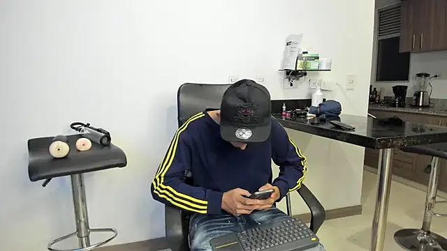 Snapshot of Lyam_ap chatting on 01.17.25 Lyam ap online show from 01.17.25