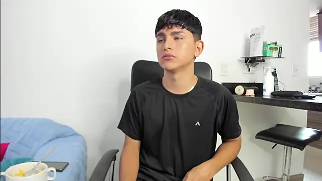 Snapshot of Lyam_ap chatting on 02.21.25 Lyam ap online show from 02.21.25