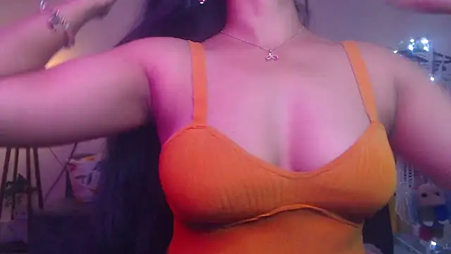 Snapshot of Zonayesha chatting on 10.17.25 Zonayesha online show from 10.17.25