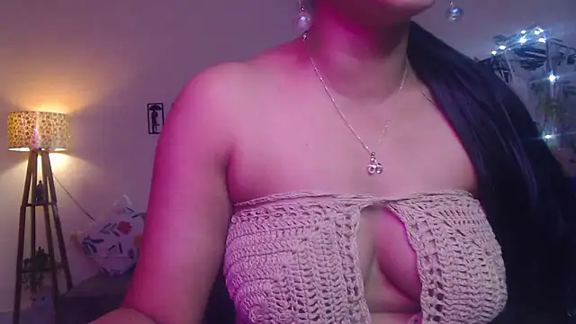 Snapshot of Zonayesha chatting on 11.10.25 Zonayesha online show from 11.10.25