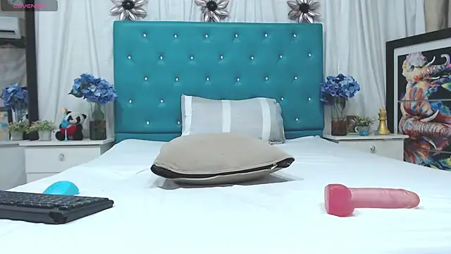 Snapshot of DIANATSS chatting on 12.21.24 DIANATSS online show from 12.21.24