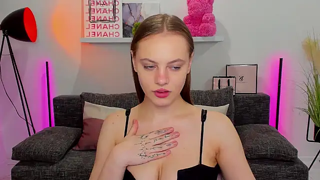 Snapshot of rora_skyline chatting on 02.28.25 rora skyline online show from 02.28.25