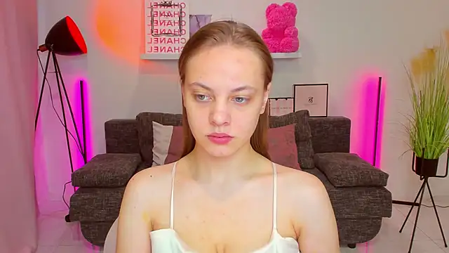 Snapshot of rora_skyline chatting on 09.19.25 rora skyline online show from 09.19.25