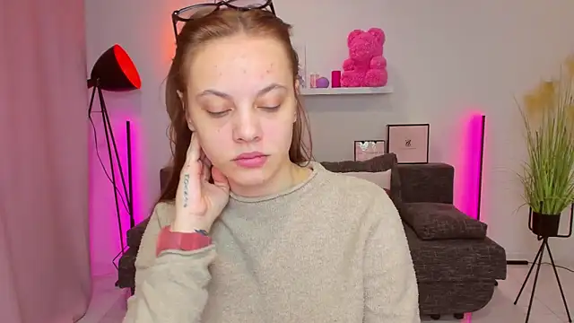 Snapshot of rora_skyline chatting on 10.08.25 rora skyline online show from 10.08.25