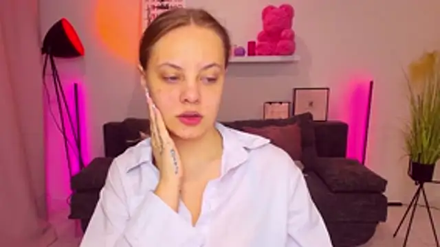 Snapshot of rora_skyline chatting on 10.31.25 rora skyline online show from 10.31.25