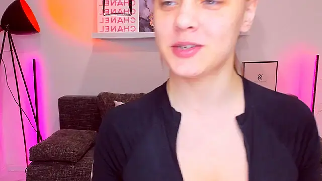 Snapshot of rora_skyline chatting on 11.06.25 rora skyline online show from 11.06.25