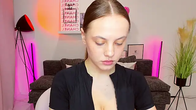 Snapshot of rora_skyline chatting on 11.06.25 rora skyline online show from 11.06.25