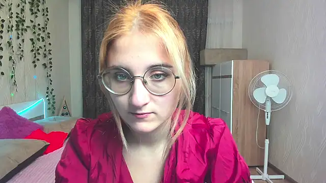 Miss Elsa  online show from 12.12.24